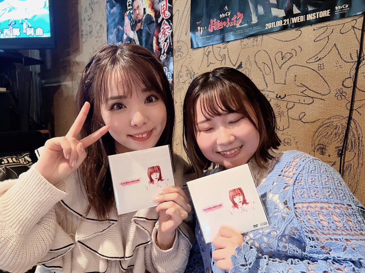 sacredheroine's tweet photo. #める子反省会 in BarMimosa
ありがとうございました！

久しぶりに皆様とお会いできた☺️💗
相変わらず元気で楽しくて安心できる空間で最高でした！！！！！！
スノドは永久に𝑩𝑰𝑮 𝑳𝑶𝑽𝑬――

DVDも素晴らしい出来上がり🎶
#WA22 から販売してくださるそうです🩵何卒よろめるッツオ！！！ https://t.co/QPSLAuSmiZ
