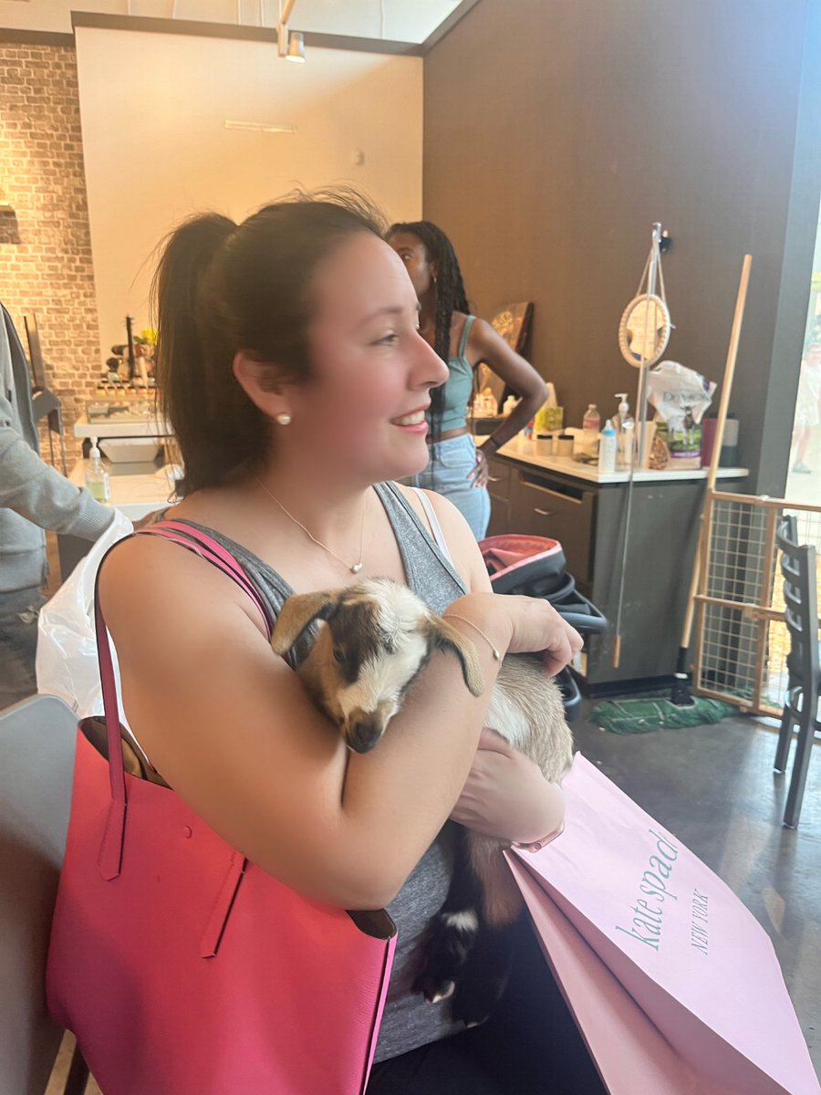 Today fell in love with this baby #Goat 🐐 named Boots 🥺

#NewPet ? #Lovestory