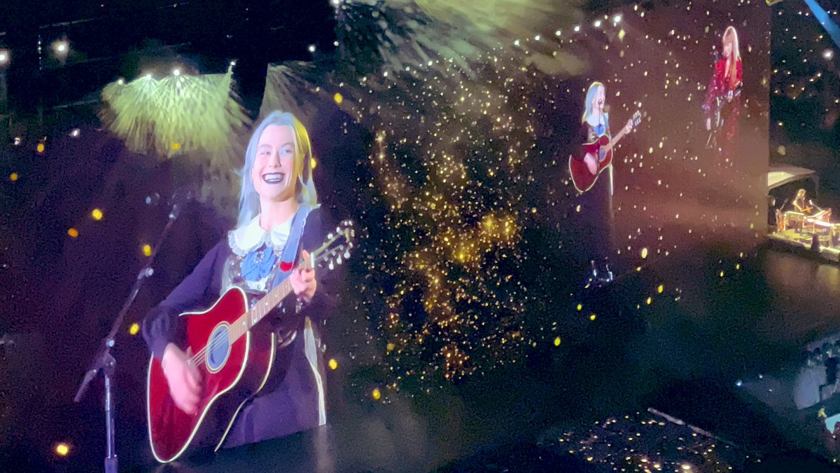 Two queens are better than one @phoebe_bridgers @taylorswift13 @taylornation13 #EastRuthTSTheErasTour