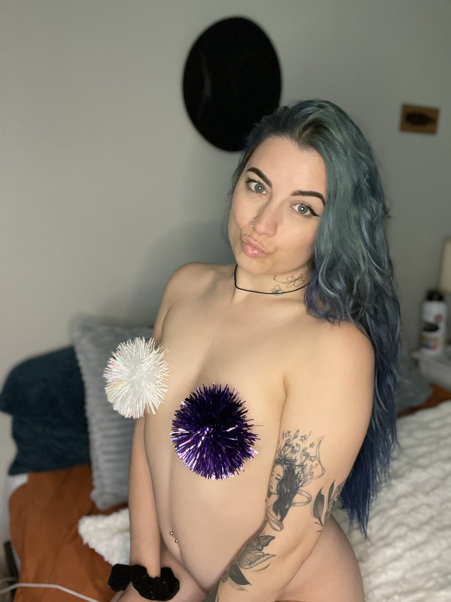 itskeyrenna's tweet photo. ITS MY BIRTHDAY! 🎉 Treat me and I’ll treat you 

https://t.co/GGtshMVbJV https://t.co/wcGyjbZvQ3