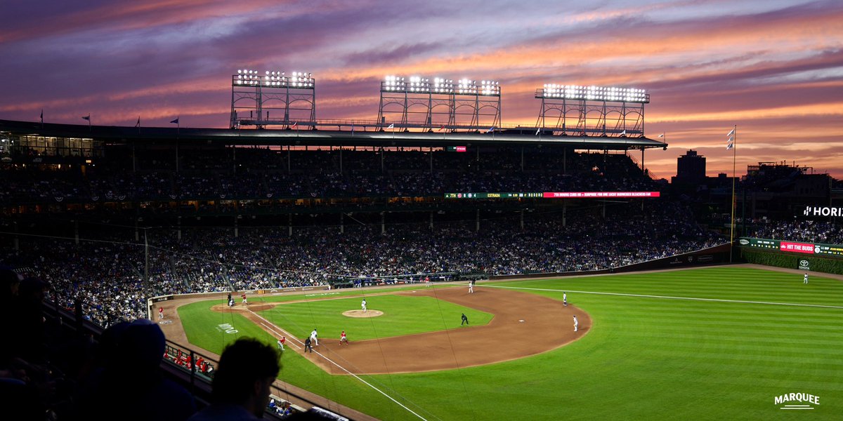 Wrigley Field 🤝 Late May sunsets

#BaseballSky #NextStartsHere