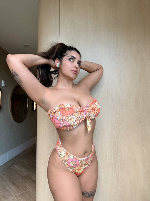 Half off starting now 💁🏻&zwj;♀️ (10 spots only) https://t.co/BwE58yTTij https://t.co/m3AJ6VoypA<a href="/tag/snapchat"class="tags"><span>#snapchat</span></a><a href="/tag/of"class="tags"><span>#of</span></a><a href="/tag/sellingcontent"class="tags"><span>#sellingcontent</span></a><a href="/tag/buyingconent"class="tags"><span>#buyingconent</span></a>