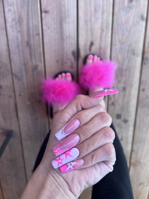 RockStar Nails 💅🏽 https://t.co/sSWdTglAcT<a href="/tag/nyfw"class="tags"><span>#nyfw</span></a>