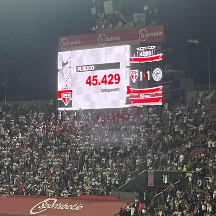 akayaba2018's tweet photo. Público do jogo entre São Paulo x Goiás em um sábado às 21h da noite! 

Torcida que conduz!!! 🔥🇾🇪 https://t.co/AyT1pMbo3X