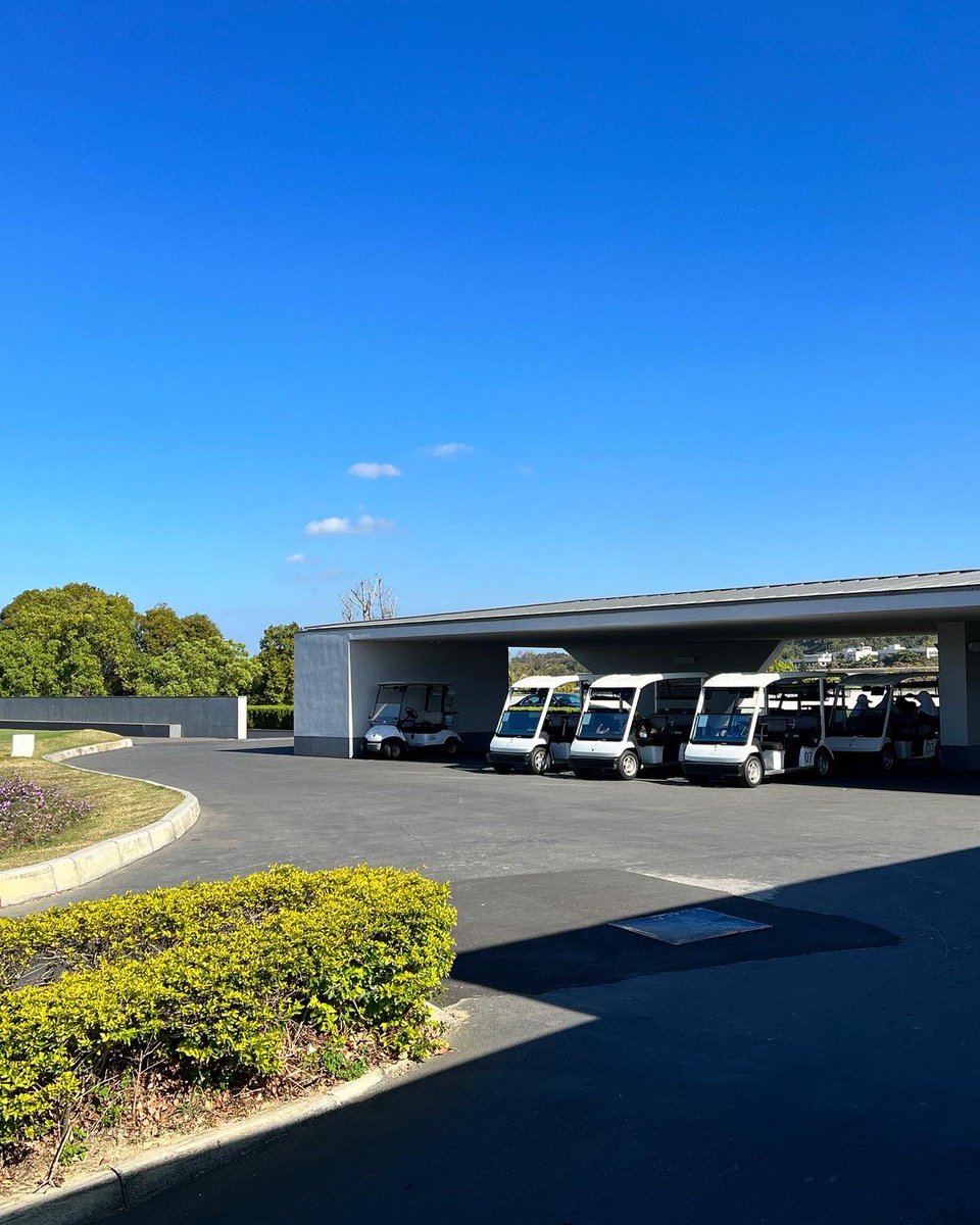 一ヶ月近くゴルフを休んでいませんでした。今日やっと暇ができました。友達を誘って一緒にゴルフをします😀。