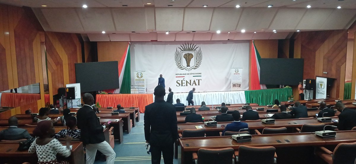 Belle cérémonie
Vive le Sénat