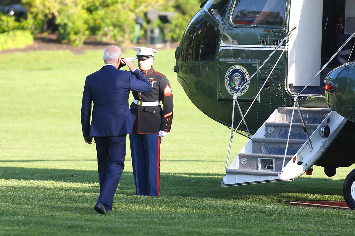 After the White House visit with @uconnmbb on Friday, I was invited by one of the photographers to photograph @potus as left from the South Lawn on Marine One to Camp David. I could not say no to this once in a lifetime opportunity #thankful #grateful instagram.com/p/CsxOV3nMovh/