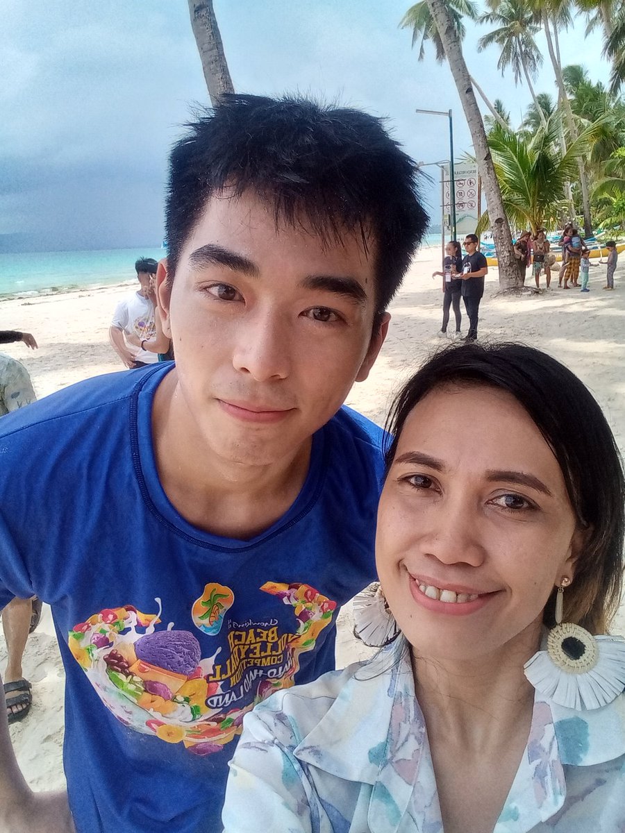 Mesmerize4GeLo's tweet photo. Finally a photo with my ultimate bias gelo😍 salamat kapitan sa short and quick talks. Labyou and claiming to see you soon again🫶

BGYO ChowDate WithACEs

#ChowkingHaloHaloxBGYO
#BGYO @bgyo_ph https://t.co/xd6R4jbxUW