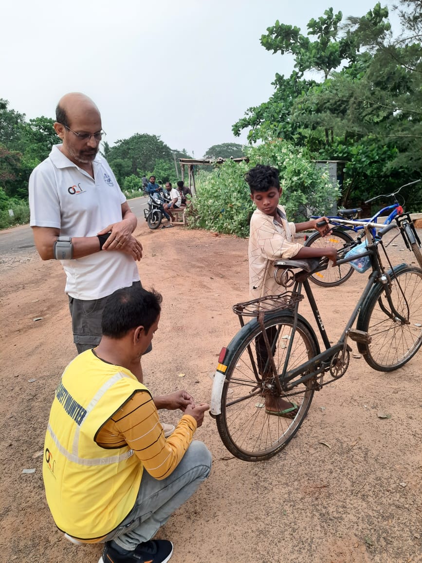 JPDas974's tweet photo. #StaySeen #StaySafe
#RetroReflectors for the cycles prevents cyclist from accident in the dusk. (Jaripaatana,Mancheswa)
@OdishaCalling 
@STAOdisha @CTOdisha @ushapadhee1996 @rto_cuttack @rto_bbsr2 @RtoBbsr_I @DCT_CentralZone @UN_RSF @RoadSafetyNGOs @MORTHRoadSafety https://t.co/42HNMoXTg1