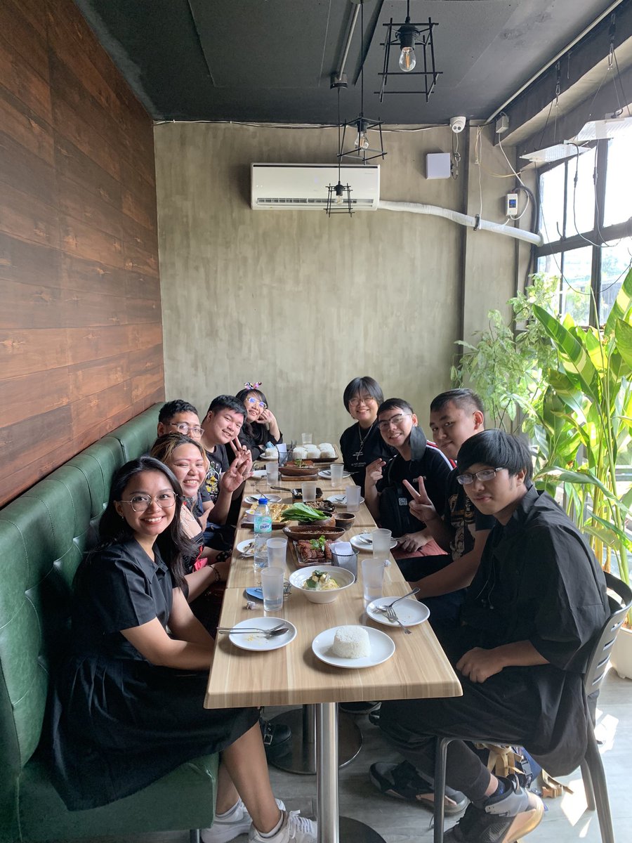 cemeterii's tweet photo. late post sksks but we do be kyutis in kyusi https://t.co/eNJ69sDJZ4