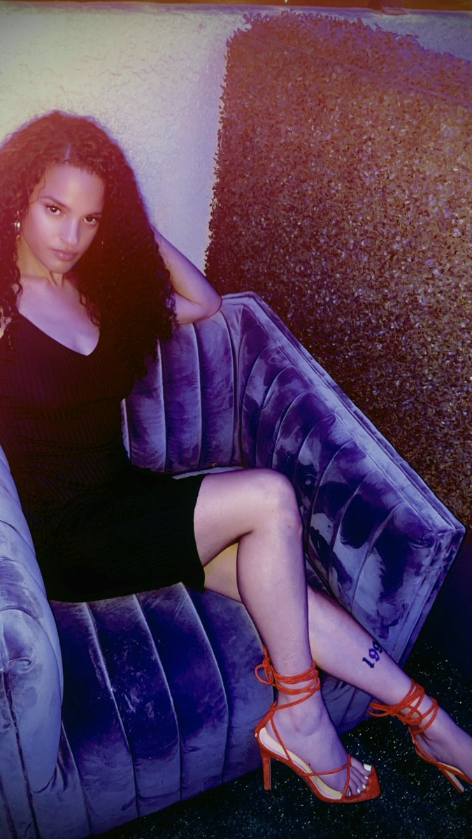 itsprettyashley's tweet photo. @thefootlover01 @AllieKatsToes @BeautymarksFeet @babylumpstoes @beautyfootbunny @Charlieheels @callmequeensnow @cut3to3s @CaribbeanSolez @CutieTootsie02 @Divinedoesdom @hot_mama_77 @tattedbabe72 @Apples_Delights @ft_goddess473 Hopefully I can get a follow too 😇 https://t.co/mHVL4s8HOg