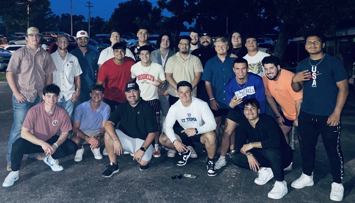DBCoachMo's tweet photo. Always good to see some former players! Coach Mo &amp; I pride ourselves on building relationships with kids that we coach! Happy to hear all of these boys are doing well! #GATA https://t.co/QsBlqqUkqM