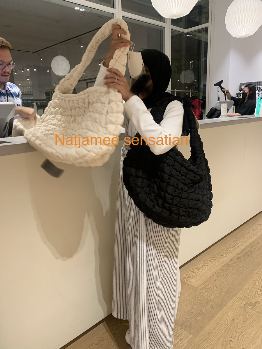 nh_dizzy's tweet photo. COS quilted bag oversized สีเบจ/สีขาว/off white มือ 1
ออกจากชอปมาเลเซีย suria klcc และ pavilion ของแท้ 💯 🇲🇾(มีใบเสร็จ มีถุงให้ ถ้าอยากได้ถุงต้องขอพับถุงนะ)

💸 ราคา 3550 บาท💸 รวมส่งเอกชนนะคะ

#cos #cosbag #cosqulited #cosพร้อมส่ง #costhailand #cosกระเป๋า #ตามหาcos #cosเจนนี่ https://t.co/xqExm35zdG