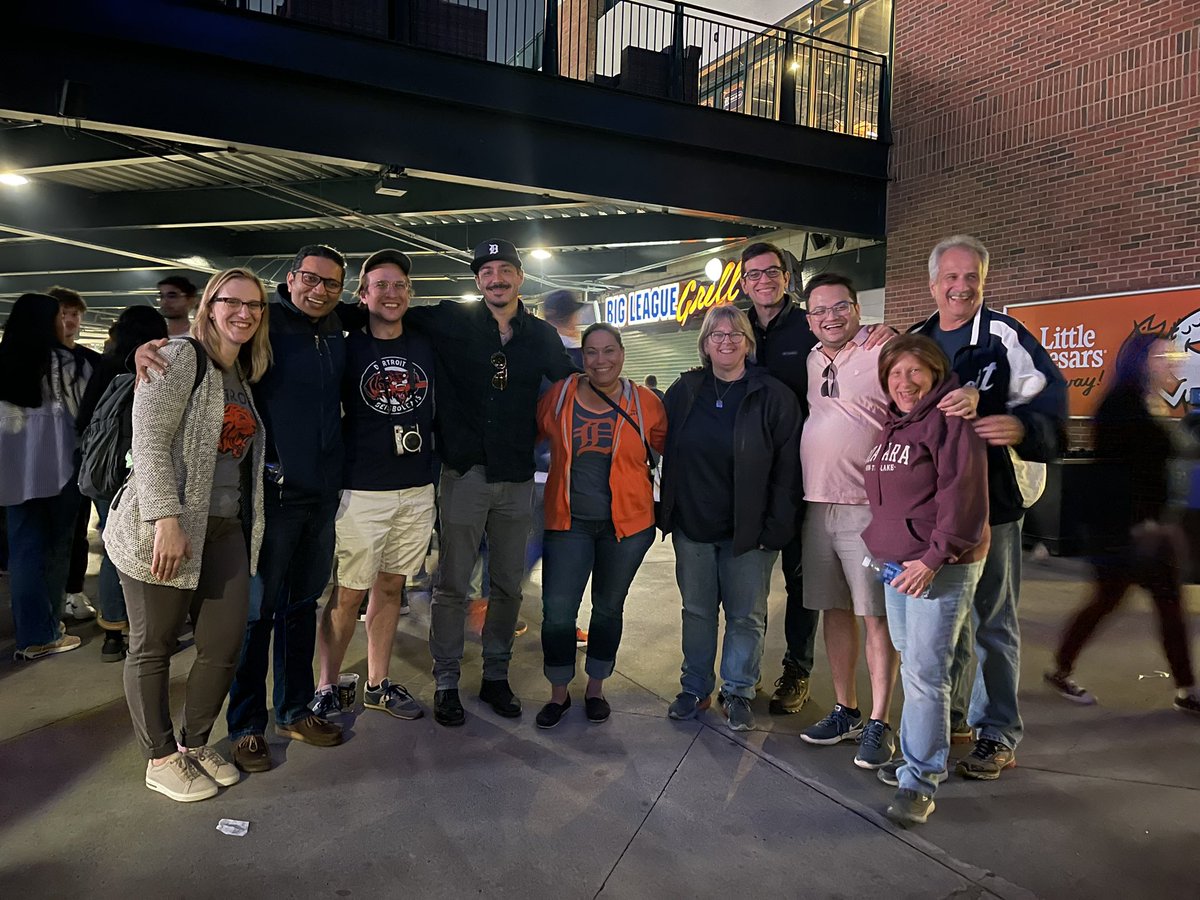 HFHSurgery (@hfhsurgery) on Twitter photo A great evening at the ballpark with our chiefs, PD <a href="/RupenShahMD/">Rupen Shah</a>, former PD Dr Woodward and program coordinators Grace and Megan! #surgtwitter #graduate2023 #Tigers A great evening at the ballpark with our chiefs, PD <a href="/RupenShahMD/">Rupen Shah</a>, former PD Dr Woodward and program coordinators Grace and Megan! #surgtwitter #graduate2023 #Tigers