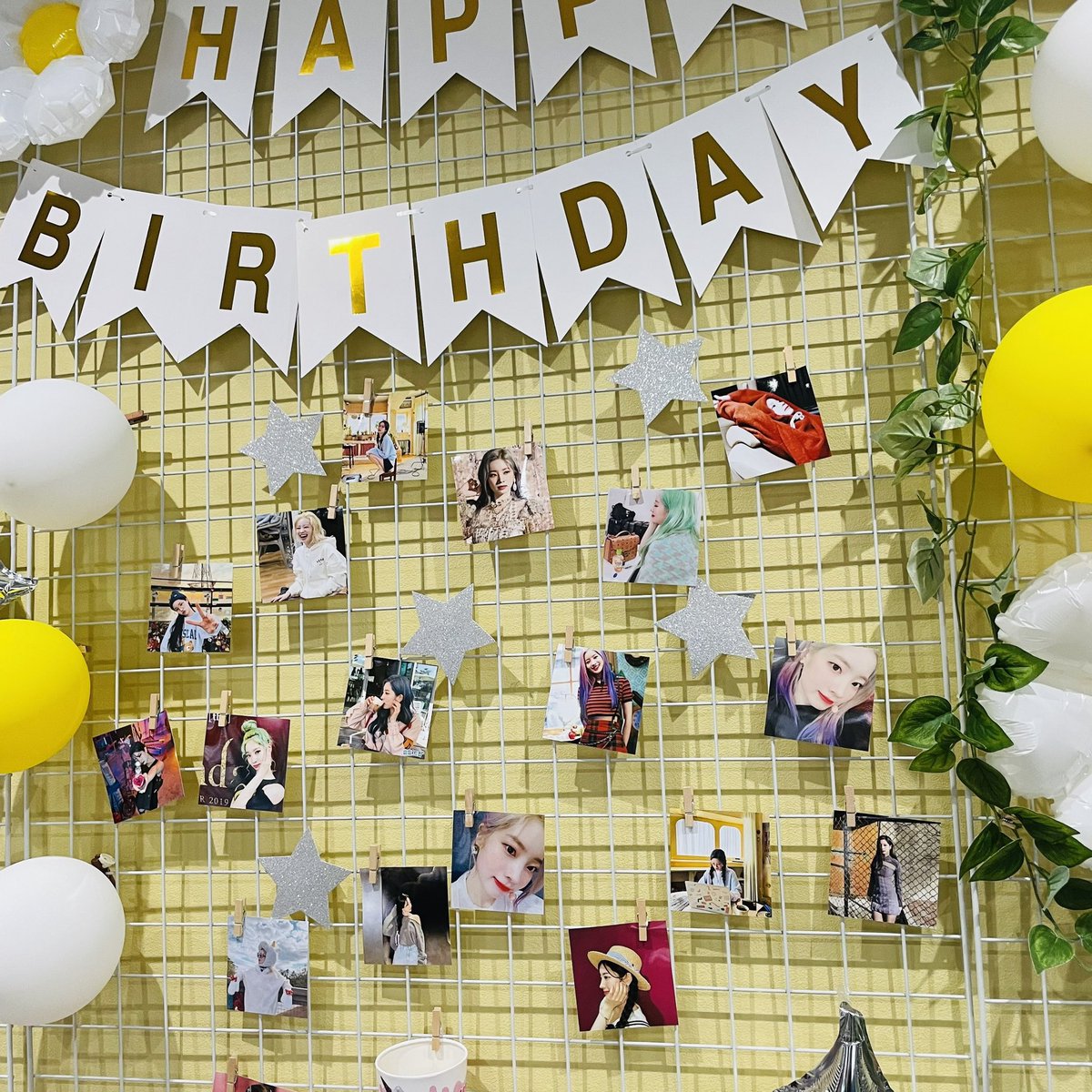 HAPPYDAHYUNDAY_'s tweet photo. 🪐#ダヒョンちゃんが宇宙一幸せな日🚀🌟

ついに、5/28になりました！大阪では、@KPOPcafe_COLORS 様にてイベントが開催中です！

予定よりカップホルダーを多く配送しているので、お求めの方は是非足を運んでみてください！

#HAPPYDAHYUNDAY #Baby_Superhero_Dub https://t.co/PdNbkUdTvn