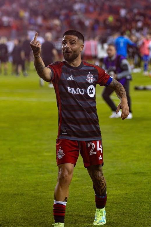 martyn_bailey's tweet image. This is been the most incredible week in #TFCLive and by the sounds of it, a terrible 2 years behind the scenes. 

But if you want to unite Toronto and the supporters and right the ship, flipping off Duncan is absolutely the perfect way to do it. 

10/10. No notes.