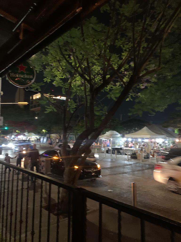 lizardip1's tweet photo. Auto Mercedes sin placas mal estacionado invadiendo un carril en Av. Chapultepec entre hidalgo y Pedro moreno en la esquina @Trafico_ZMG @PoliciaGDL  @JaliscoVial https://t.co/obEPWahpte