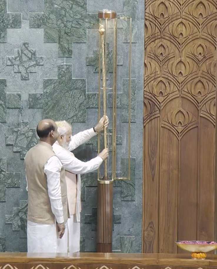 ImDeepankit's tweet image. Representation of we, the 1.4 billion Indians’ aspiration : #MyParliamentMyPride !

1.4 billion thanks to Hon’ble PM @narendramodi ji !
🫡
#NewParliamentInauguration #NewParliamentBuilding