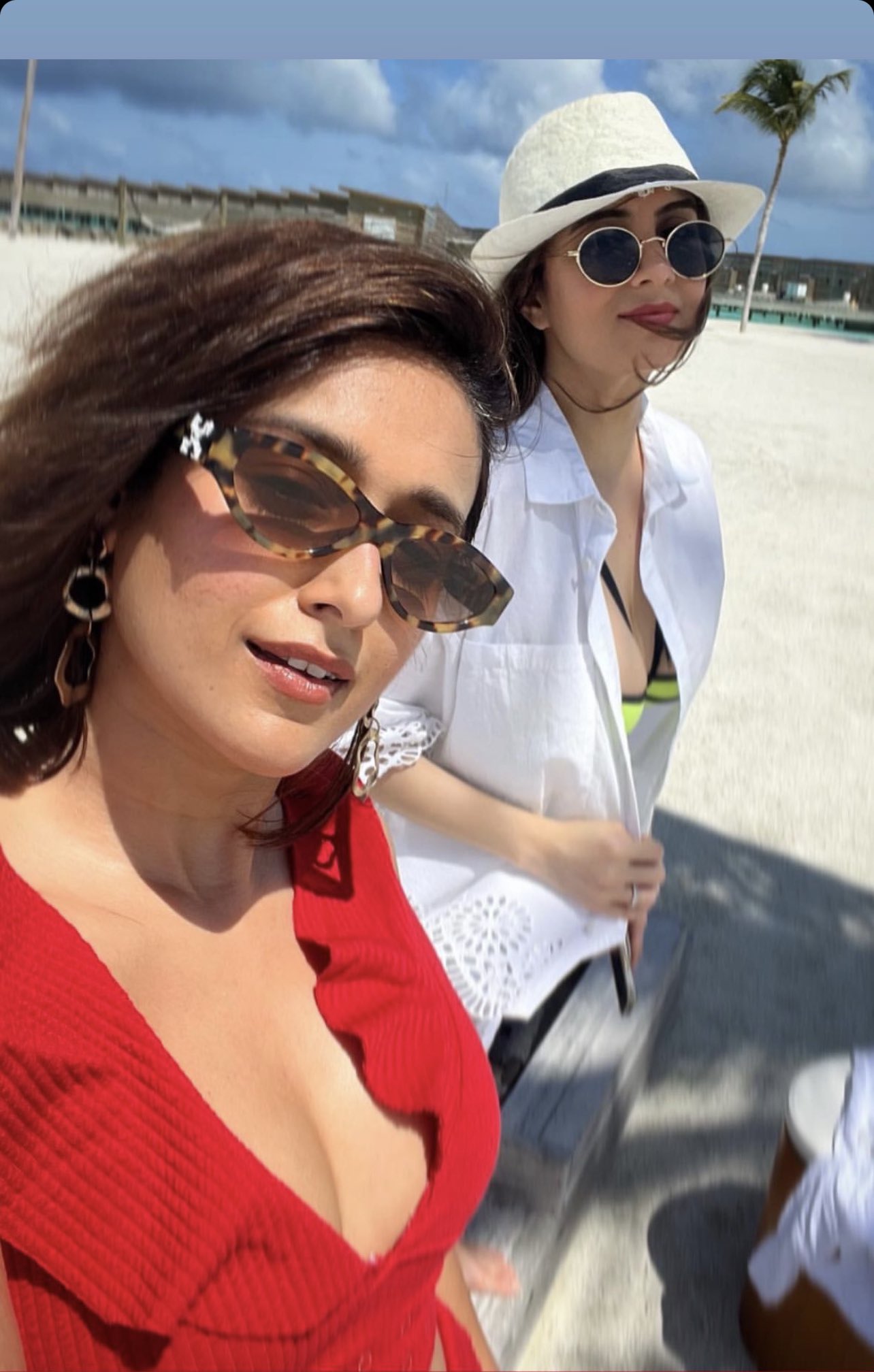 FxLv9kkaYAACBuS?format=jpg&name=large