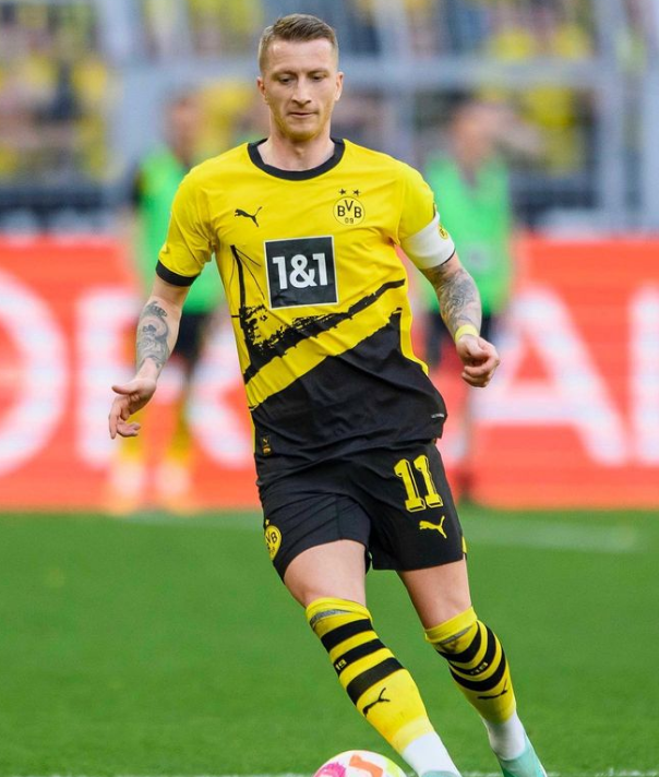 CarlosKit_Maker's tweet photo. BORUSSIA DORTMUND Kit 2023!!! 🟡⚫️
https://t.co/oU1GgHi2VI
#kits #efootball #pes #ps4 #Dortmund #BVB #Bundesliga https://t.co/ZOlaPtmGXe