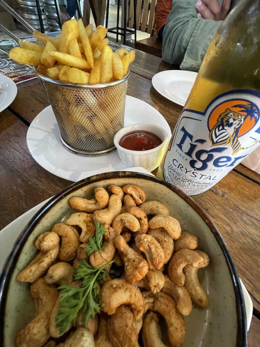 Beer, Cashew Nuts, Fries and handalla at the British Pub. Nothing british about this pub. They should just call it the 'PUB'

#CmbFav #Colombo #lka #srilanka #britishpub #englishpub #publife #beer #savebritainspubs #instapub #ukpubs #thefoxandhoundsstudiocity #pubfood #pubs