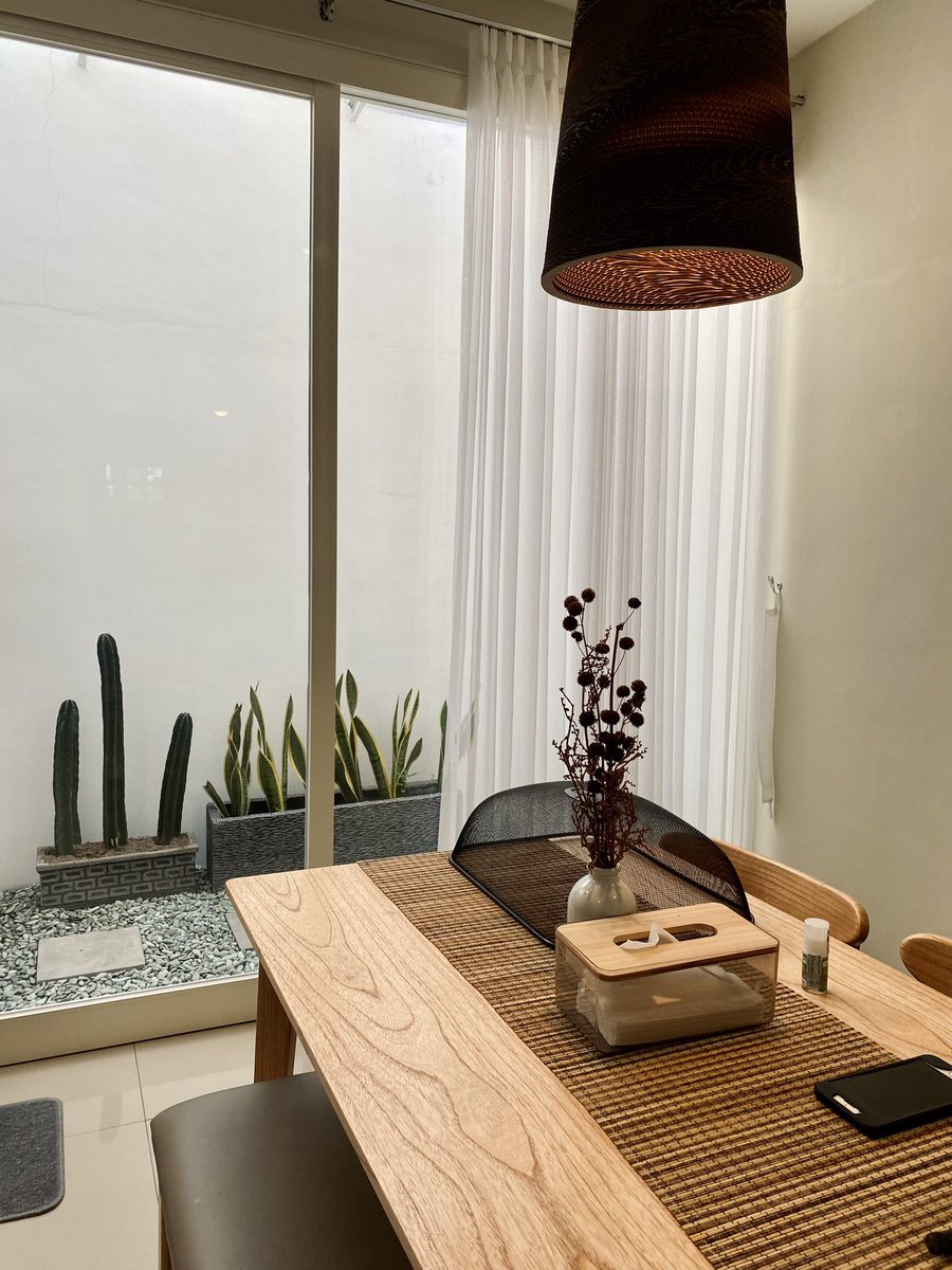 cindyarmedya's tweet photo. soon to be my working space kalo uda resign🥹 temen temen yang baca tolong aminin yaa agar aku bisa resign &amp; punya better opportunity diluar nanti 💛✨🥺 https://t.co/WrYMFlVyre