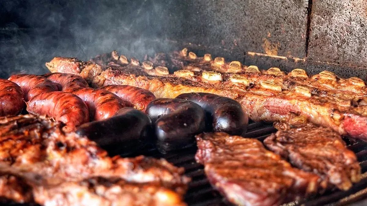 Enzonetaperez24's tweet photo. Factos de noche: Un asado bien hecho le rompe el orto a cualquier hamburguesa https://t.co/N3M8D9qJ8R