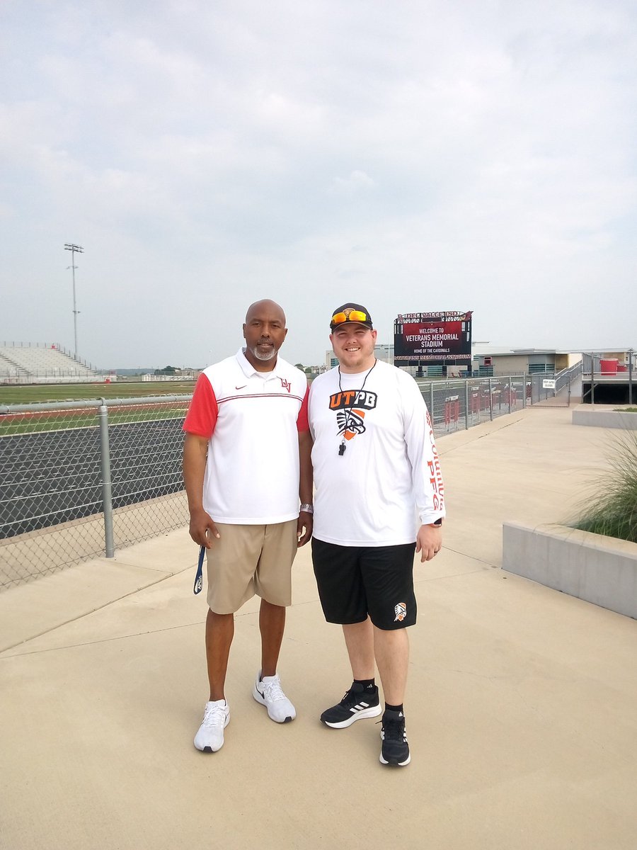 #512 Enjoyed having <a href="/UTPBFootball/">UTPB Football</a> on campus for their great camp they put on tonight! <a href="/CoachK__Mac/">Kris McCullough</a> 
Nice to see some of our <a href="/DVCardinalsFB/">Del Valle Football</a> putting in work💪