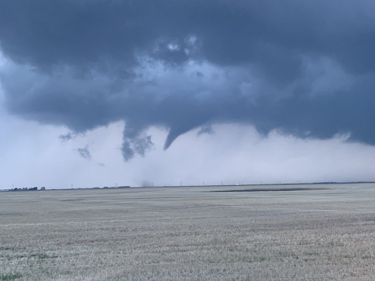 Skstormchaser's tweet image. Tornadp south east of Regina #skstorm