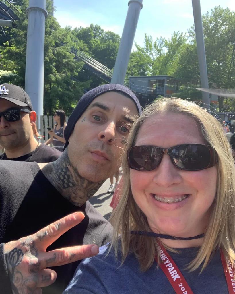 HPassholders's tweet photo. How SWEET is that?! @travisbarker from @blink182 was spotted taking photos with fans while enjoying @Hersheypark ahead of the concert tonight! #Hersheypark #blink182 #travisbarker https://t.co/ZtTs66Kr3c