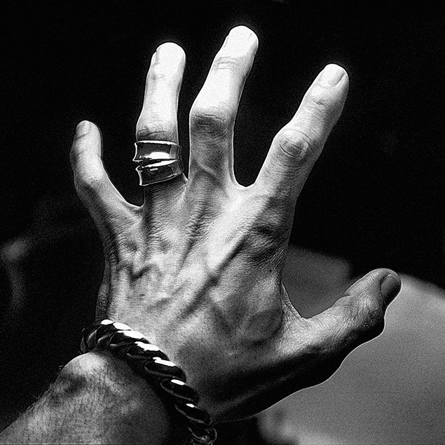 Housequake tweet media