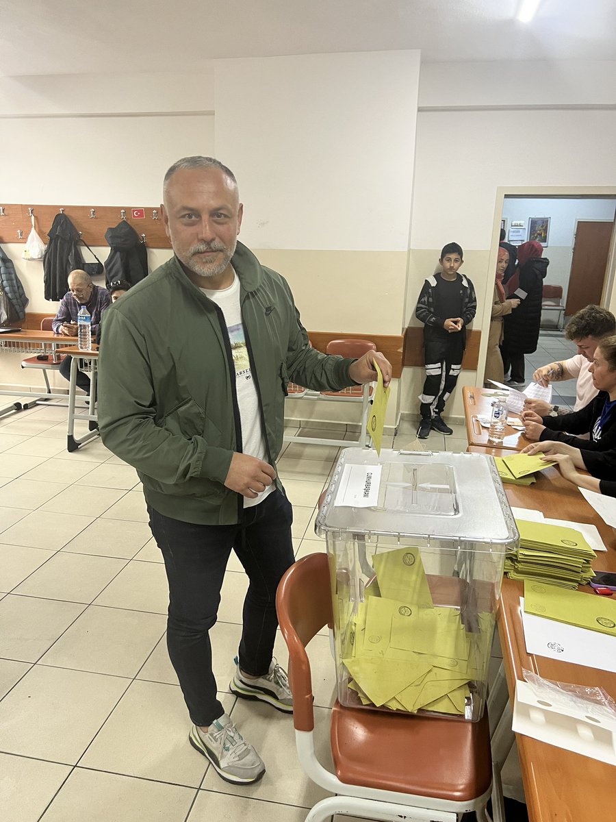 Verdik oyumuzu hayırlısı olsun vatana millette bilin bakalım oyum nereye 🇹🇷🇹🇷🇹🇷 #müşahit