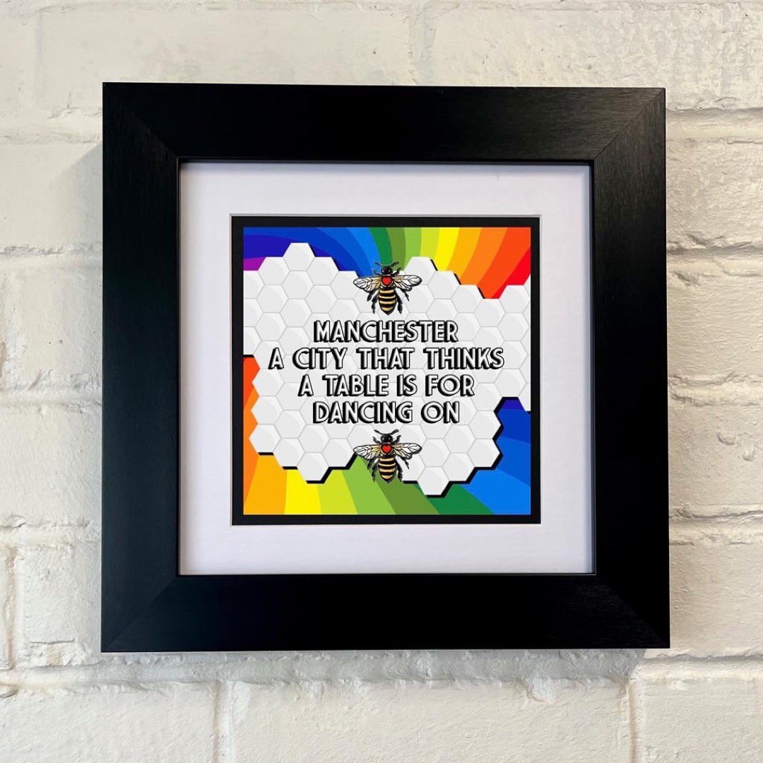 NspccNw's tweet image. MEET THE ARTIST - Day 8 COCKYNAIRO aka Su Mace @sumace 
Su will be exhibiting at ‘HOME’ an Art Exhibition 4 @NSPCC at Three Little Words, MCR on Tuesday 13 June. DJ Sets from @peterhook &amp;amp; @MCTunesUK Cocktails &amp;amp; Art Sales! #art4nspcc #nspcc #cockynairo 💚🖼️👩‍🎨🐝💚