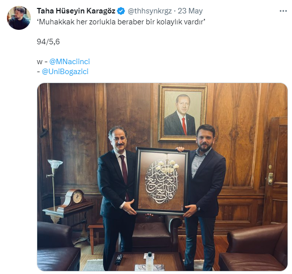 Boğaziçi Üniversitesi mezunuyum. Gazeteciyim. Yaptığım haberlerden ve duruşumdan dolayı okula girişim yasak.

Yeni Şafak muhabiriyse okulla alakası olmamasına rağmen rektörlük odasına kadar girip poz verebiliyor.

Yeni Şafak aracılığıyla hocalar sürekli hedef gösteriliyor.