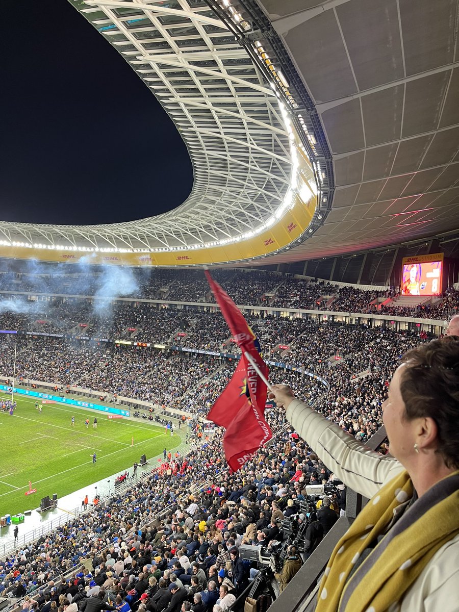IrlEmbPretoria's tweet photo. Oh what a night!!! Hope you enjoyed that one #RedArmyInSA?
It really had it all, even a bit of Riverdance broke out on the pitch!
Congratulations to @Munsterrugby, a truly incredible achievement. You are all a real credit to Ireland! https://t.co/5uSkEA8JTJ