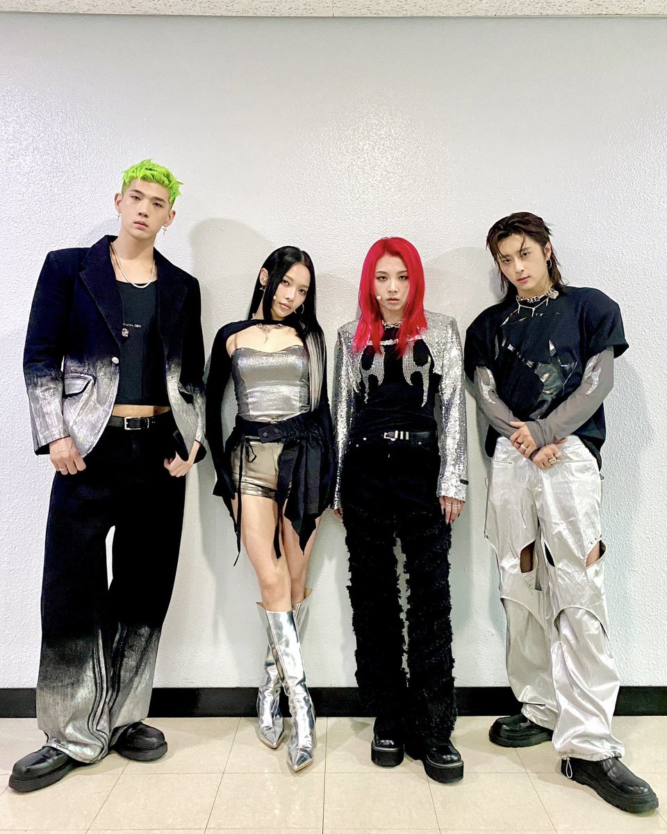 KARD_Official's tweet photo. [#KARD]
230528 SBS '인기가요‘ 📷

#KARD #카드
#ICKY #이끼
#SBS #인기가요 https://t.co/1UltD5Cnjq