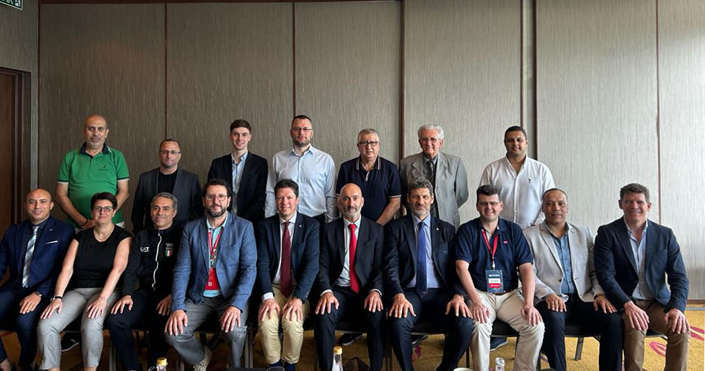 BadmintonESP's tweet photo. 🗳️ @AndoniAzurmend1 elegido presidente de @ComebaBadminton por unanimidad
También se ha definido la nueva Junta Directiva #COMEBA.
El representante de relaciones internacionales @BadmintonESP, @MarioCarulla, será tesorero.
➕ https://t.co/Mw0o9Cs3gx https://t.co/wCBRe6qbp6