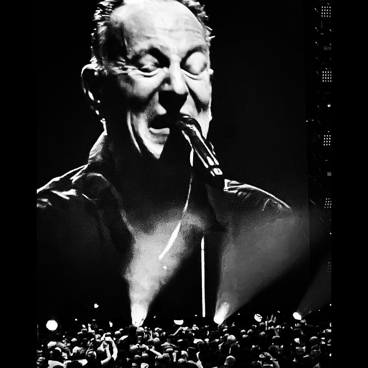 ‘The Boss’ performance @johancruijffarena #photo ©️VM2023 Thank so much for the wonderful evening @springsteen & @TimBroas #vincentmentzelphotography #music #rocknroll #brucespringsteen #pop #concert
