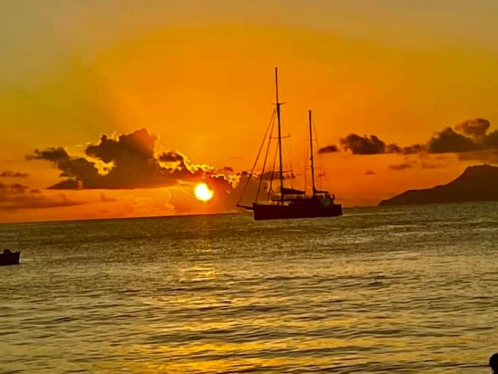 Sunset 🌇 from seychelles 🇸🇨.