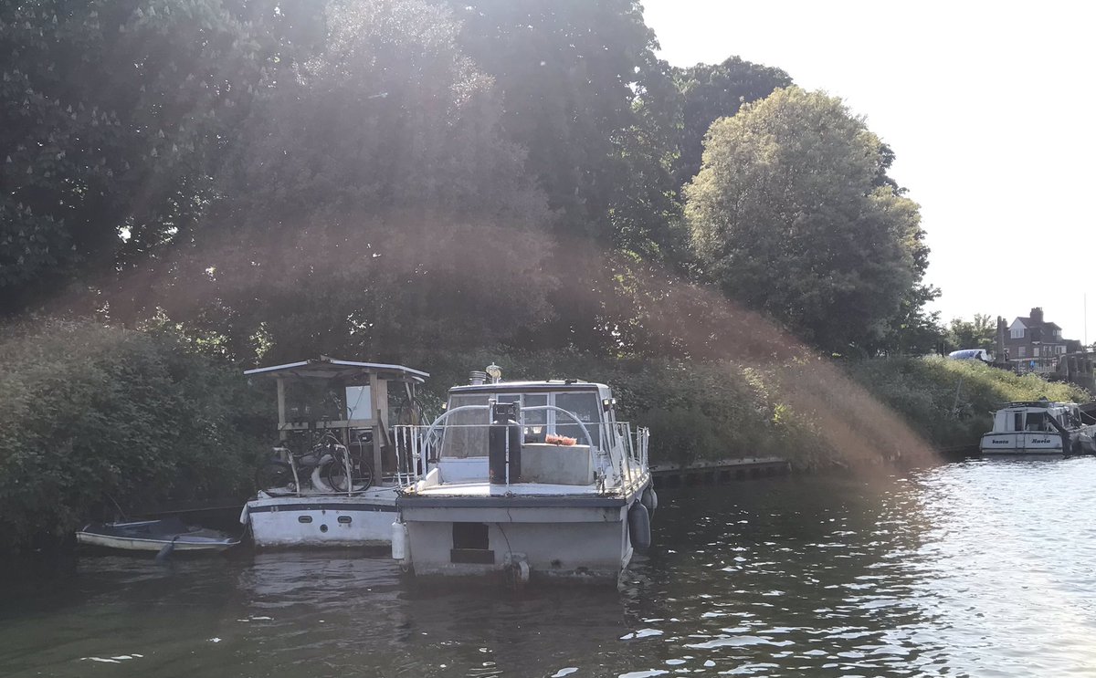 KingstonMvs's tweet photo. @MariaHerlihyEA @MarkHill03 @RomneyWeir @GillRimmer1 @DeTom48 We came across these two badly moored boats (no stern lines) at @ElmbridgeBC Cigarette Island yesterday. No sign of anyone onboard. https://t.co/l8CZKNPvVn