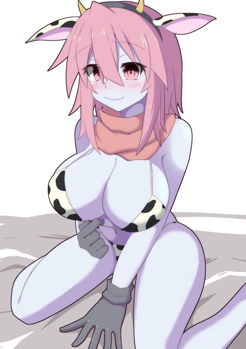 牛柄ビキニ成分が足りないので幽ちゃんに着てもらった https://t.co/k2MVIRuZZf