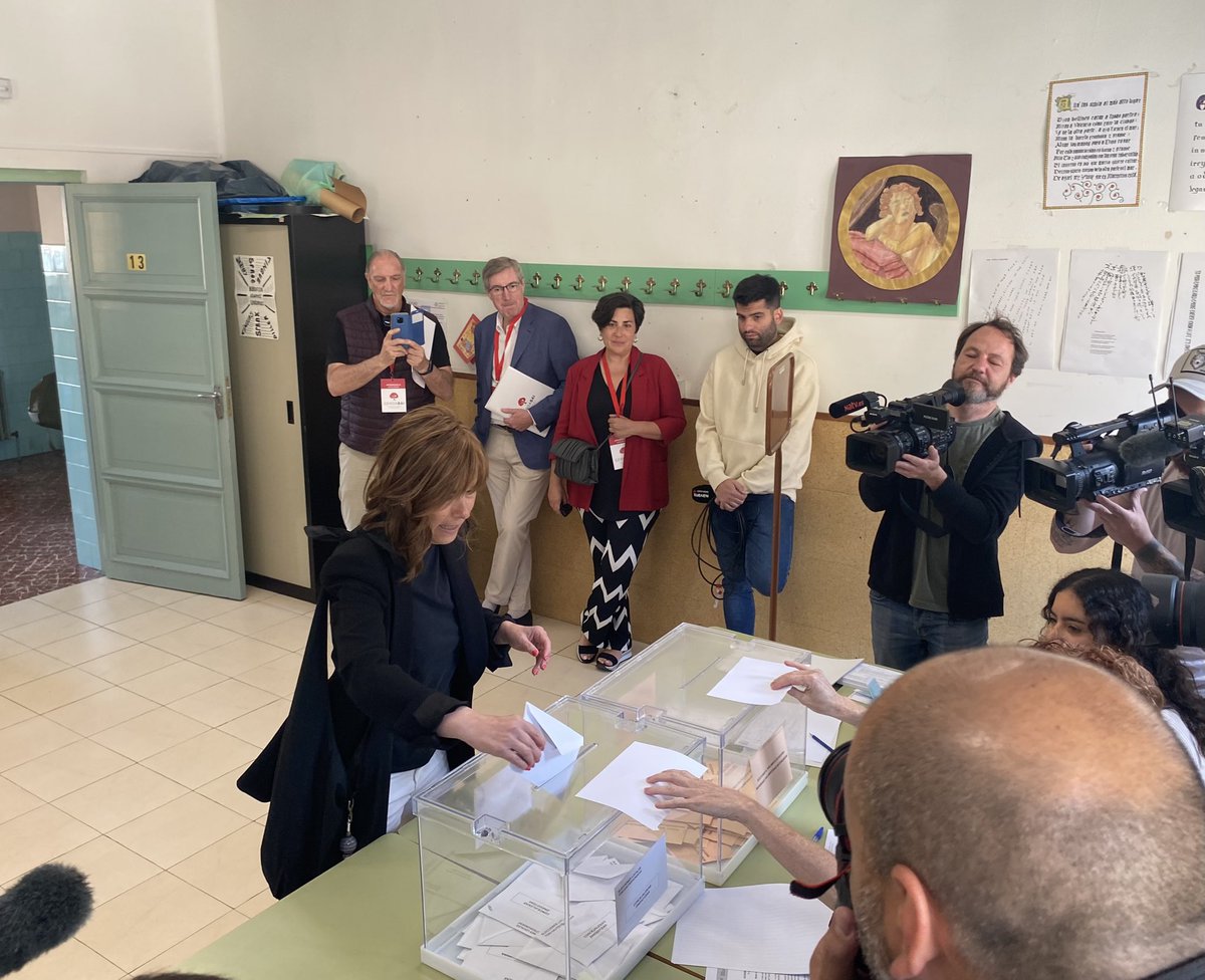 Geroa Bai (@geroabai) on Twitter photo 🗳️Nuestra candidata a la presidencia del Gobierno de #Navarra <a href="/uxuebarkos/">Uxue Barkos</a> ya ha votado
‼️Hoy es importante no quedarse en casa
💪Gure etorkizuna dago jokoan
#28M 🗳️Nuestra candidata a la presidencia del Gobierno de #Navarra <a href="/uxuebarkos/">Uxue Barkos</a> ya ha votado
‼️Hoy es importante no quedarse en casa
💪Gure etorkizuna dago jokoan
#28M