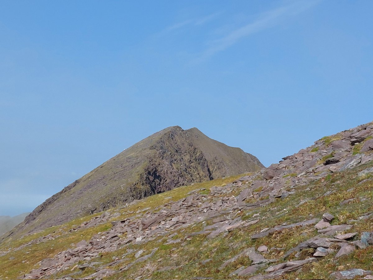 CarrauntoohilW's tweet photo. May 28th 2023 09.20 a.m., 16.3°C, Wind 0.1 m/ph, Cloudy &amp; Dry, Sun trying to burn through cloud #CarrauntoohilSummit https://t.co/dXiDeM2URM