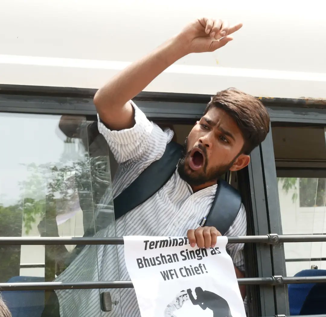 Just In / Police brutality assaulted and detained several students, farmers and civil society members who had been protesting near Jantar Mantar (Janpath) against the violence unleased by police on justice seeking Wrestlers during the parliament march l! (1/3)