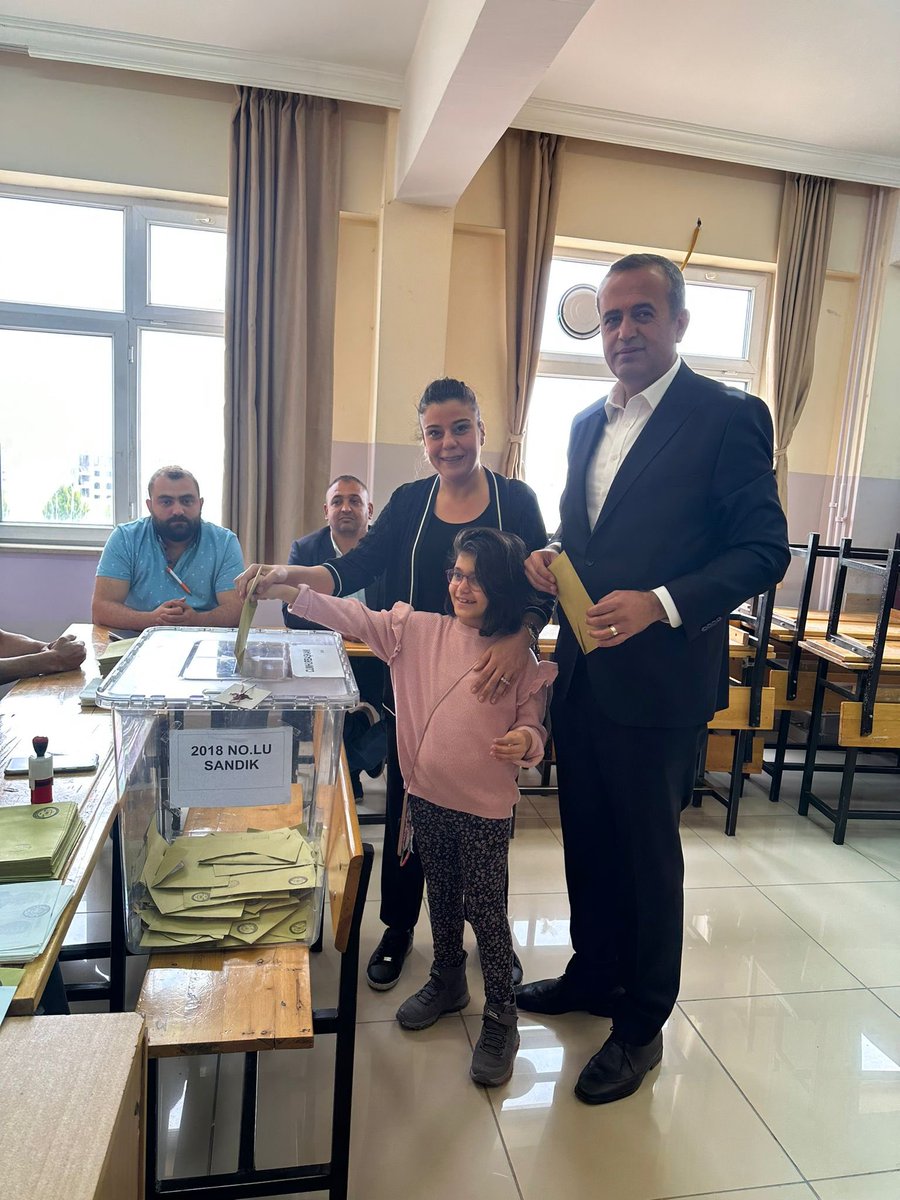 Oyumuzu kullandık.

Ülkemize ve milletimize hayırlı olsun.