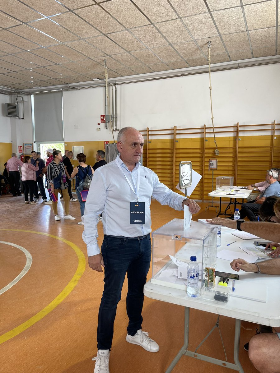 Ejerciendo mi derecho al voto.

Animamos a todos los vecinos y vecinas a participar en este bonito día.

<a href="/valents_cat/">Valents</a>