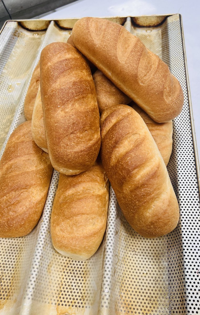 The_Baker_Chef's tweet photo. Mini French bread. 🥖
#sourdough #bakery #cakelovers #frenchbread #chocolatecake #pastry #photography #foodblogger #pastrypassion #breadmaking
#cheflifestyle #thebakerchef #lastella
#Dandana #Restaurant & #cafe
#najran #ksa2023 https://t.co/tljoRuAe1c