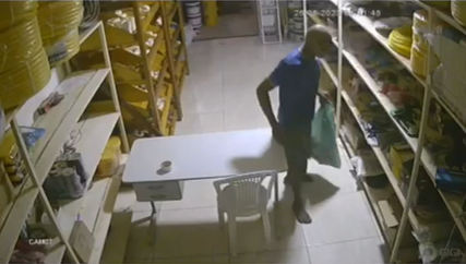 jadsonlimanovo's tweet image. Preso #suspeito de #invadir e #roubar #madeireira em #Bom #Jesus 

Um homem, identificado pelas ... Saiba mais sobre ese conteúdo no site Brasil em Pauta Noticias.
Clique no Link: is.gd/0ie0vA #brasil #nordeste #piauí #teresinapi #video