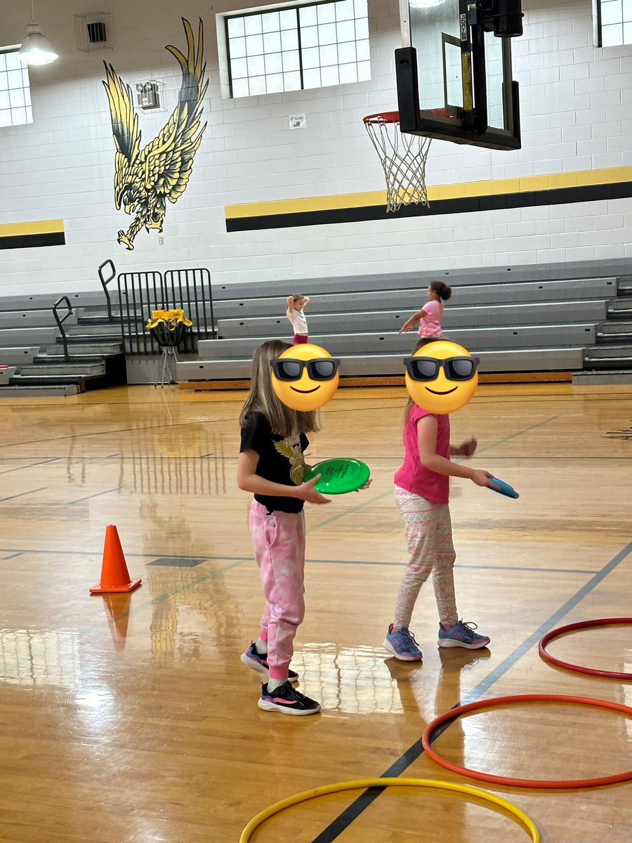 EricRountree5's tweet photo. Second grade frisbee stations were a success. Onto the Disc Golf course next year!😎 https://t.co/tsbKwkgf6Z