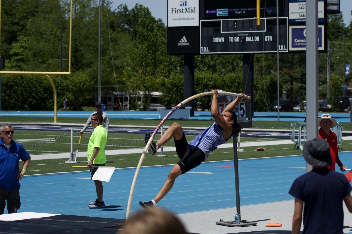 vhboystrack's tweet photo. A great state finals weekend for  VH T&amp;F! PRs, school records, &amp; all-state performances.

4x800m Relay - 34th 
Jaden Buford PV - 15th (PR)
Jake Slavish 300H - 7th (SR)
4x400m Relay - 5th (SR) 
@VHHSAth https://t.co/zfj9EK0MQ8